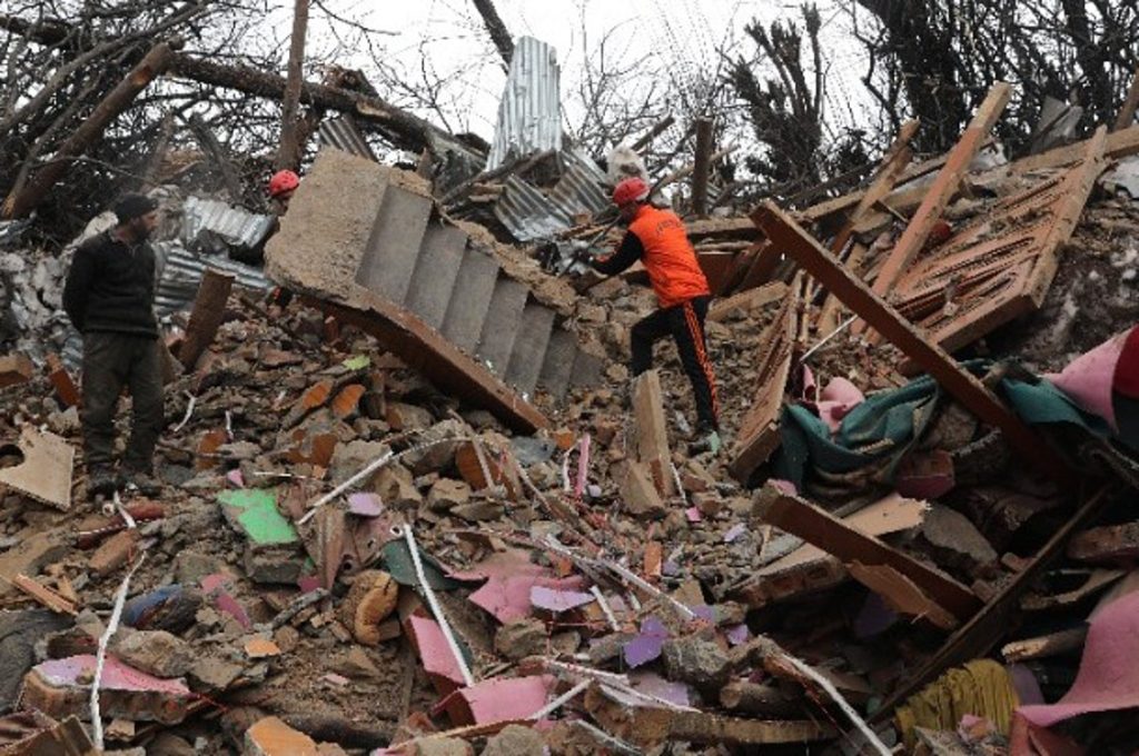 Ινδία: Νεκροί τέσσερις άνθρωποι από κατολίσθηση – Φόβοι πως θάφτηκαν ζωντανοί άλλοι 100