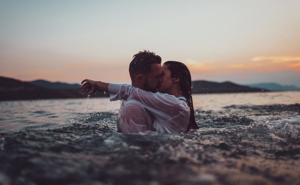 Δεν το «έχουν»: Τα τρία ζώδια που δίνουν τα… χειρότερα φιλιά