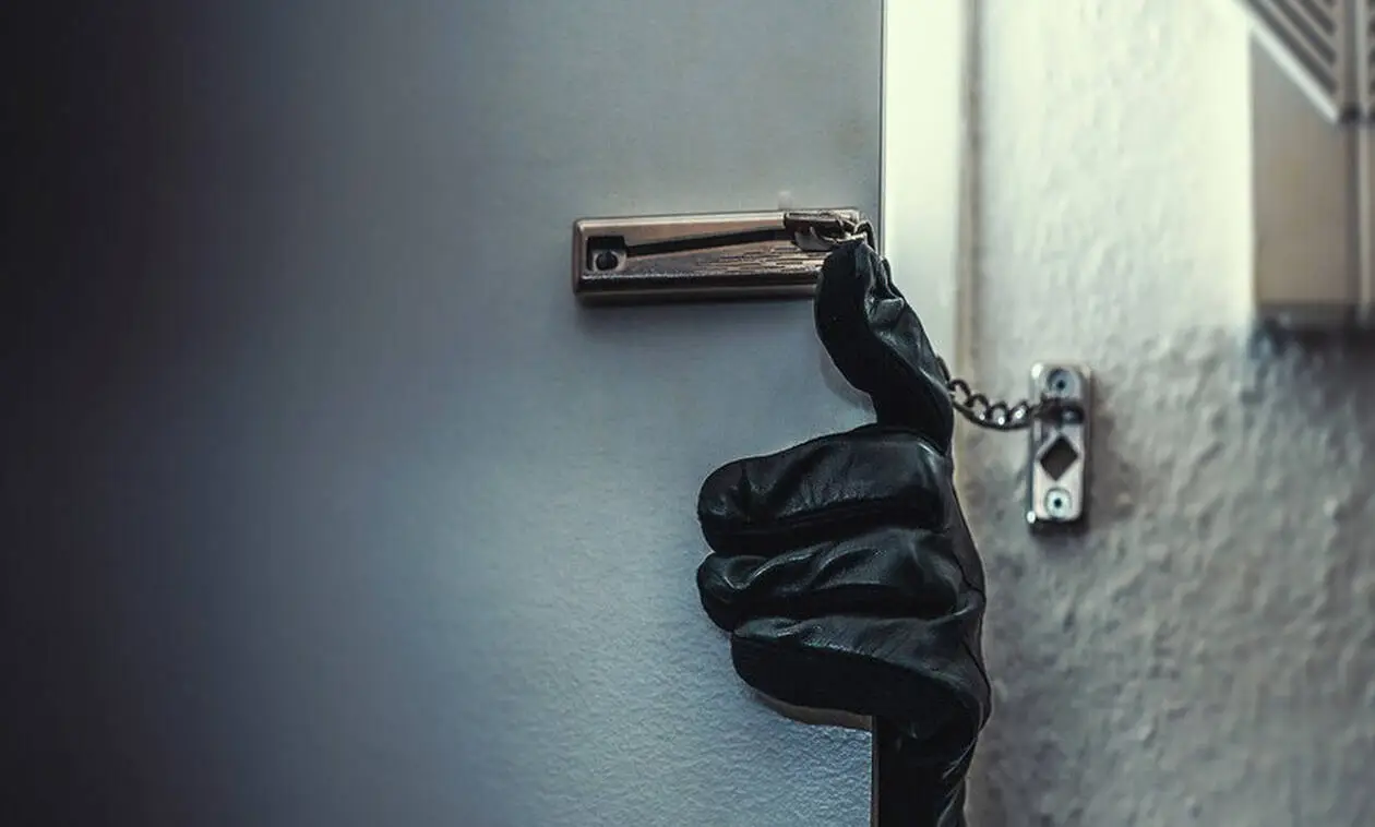 Αργοστόλι: Συνελήφθη επ’ αυτοφώρω ο εις διπλούν διαρρήκτης