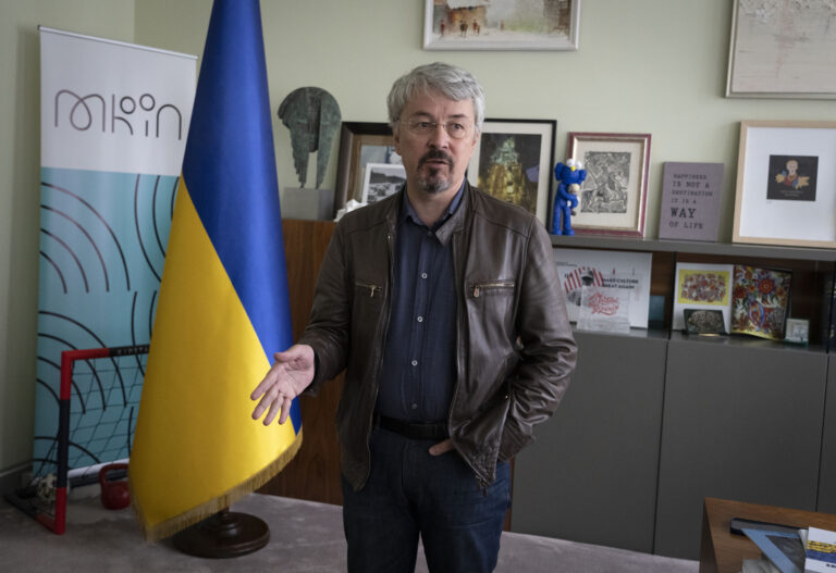 Ουκρανία: Παραιτήθηκε ο υπουργός Πολιτισμού – Μετά από «παρεξηγήσεις» με την χρήση δημόσιων κονδυλίων