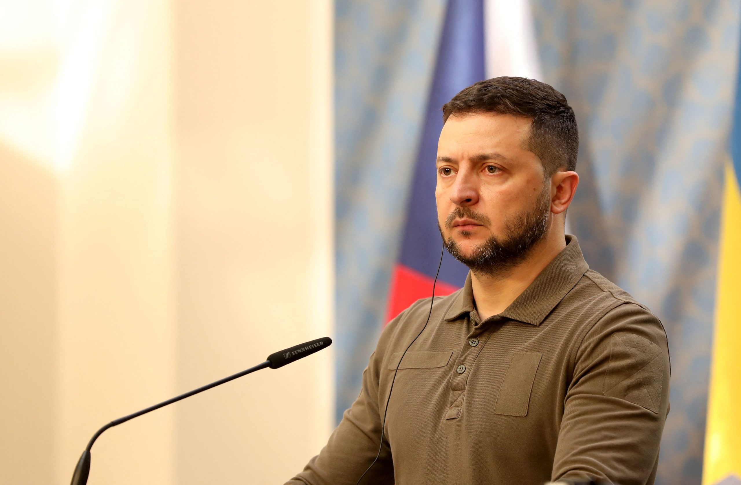 «Κεραυνοί» κατά Β.Ζελένκσι από τον πρώην σύμβουλό του Ο.Αρεστόβις: «Είναι ένας δικτάτορας εγκαταλελειμμένος από όλους»