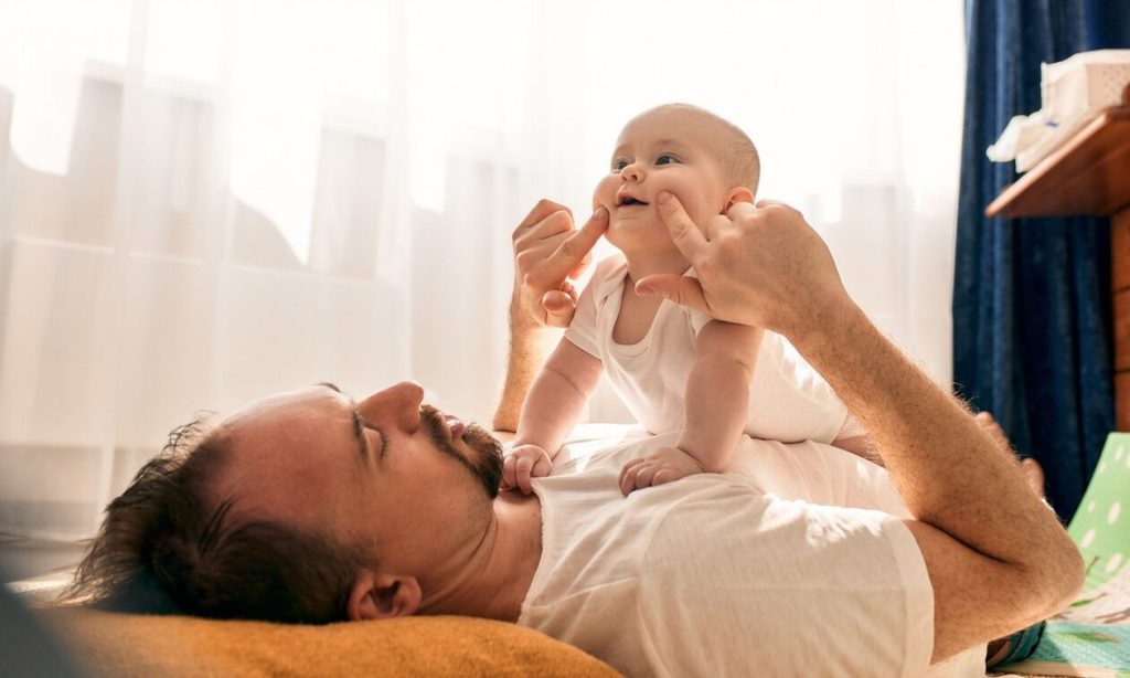 Ανησυχητικά τα ευρήματα νέας μελέτης: Οι άνδρες που αποκτούν παιδί κινδυνεύουν με κατάθλιψη