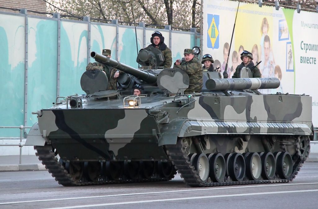 Σχάρες για πρόσθετη θωράκιση από ελαφρά αντιαρματικά απέκτησαν τα ρωσικά ΤΟΜΑ BMP-3