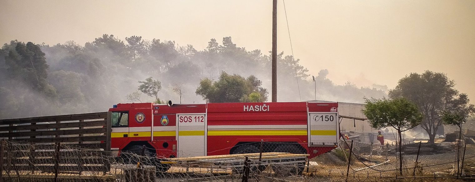 Βίντεο: Σλοβάκοι πυροσβέστες στη μάχη με τις φλόγες στη Ρόδο