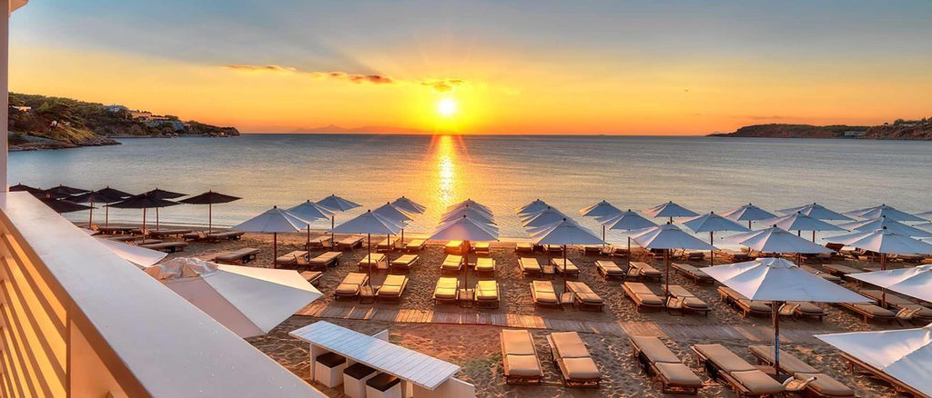 Βουλιαγμένη: Συνελήφθη 66χρονος που φωτογράφιζε κρυφά 18χρονη σε παραλία