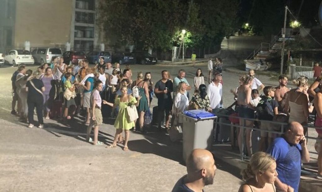 Εφιαλτική νύχτα στη Ρόδο: Ο Δήμος κάνει έκκληση για σεντόνια και στρώματα