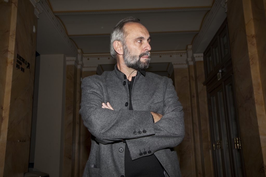 Σ.Χατζάκης κατά Λ.Κιτσοπούλου: «Αυτοί οι σκηνοθέτες είναι ψυχικά ανάπηροι, δειλοί»