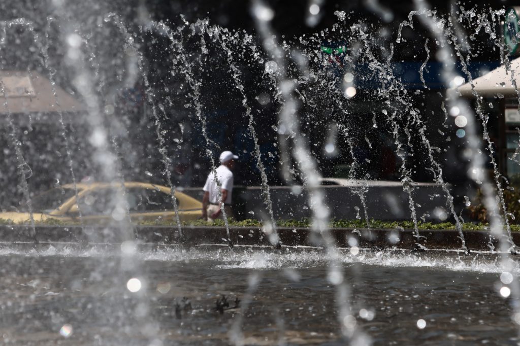Καιρός: Καύσωνας και αύριο σε όλη τη χώρα – Ποιες περιοχές θα «ψηθούν»
