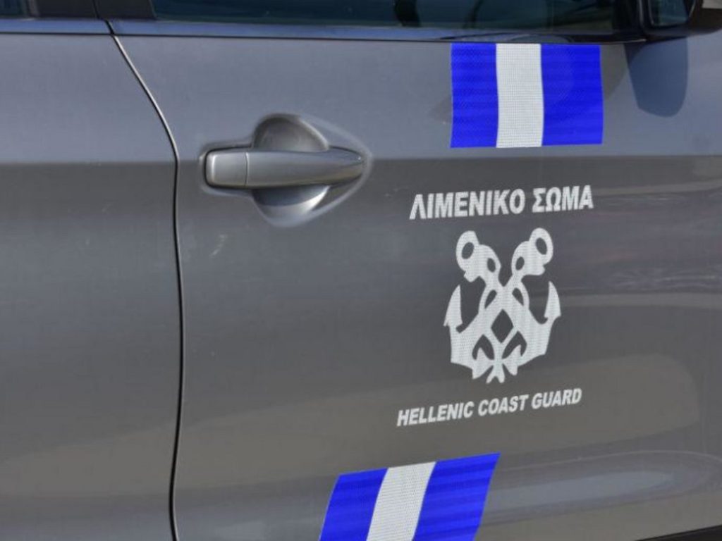 Λιμενικοί βούτηξαν στη θάλασσα και έσωσαν 87χρονη που καλούσε σε βοήθεια στο Διαφάνι της Καρπάθου