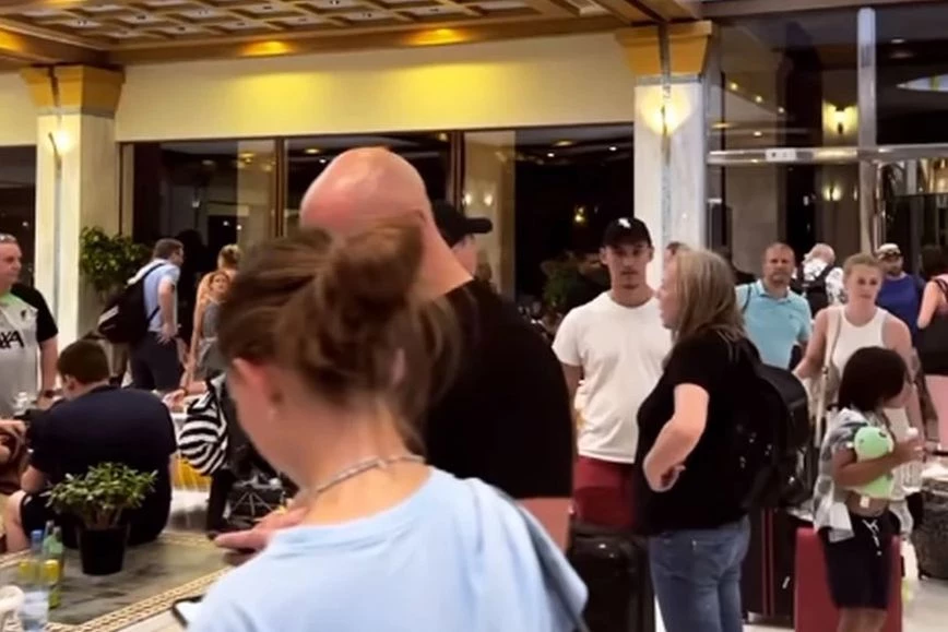 Αλεξάνδρα Παναγιώταρου: Οι εικόνες με τους πυρόπληκτους στο ξενοδοχείο της στη Ρόδο