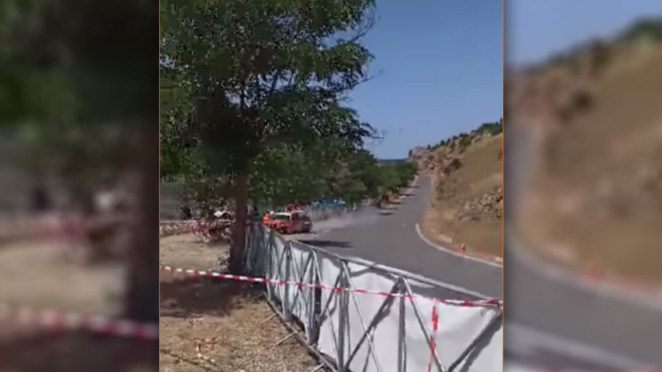 Βίντεο-ντοκουμέντο: Αγωνιστικό αυτοκίνητο στη Δημητσάνα έπεσε πάνω στο πλήθος – Πέντε τραυματίες, ανάμεσά τους δύο παιδιά