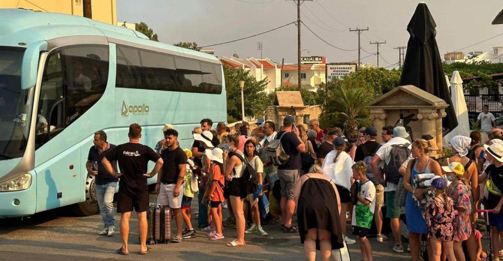 Καταγγελία για εισιτήρια που κόπηκαν στα ΚΤΕΛ Ρόδου κατά τη διάρκεια της εκκένωσης (φώτο)