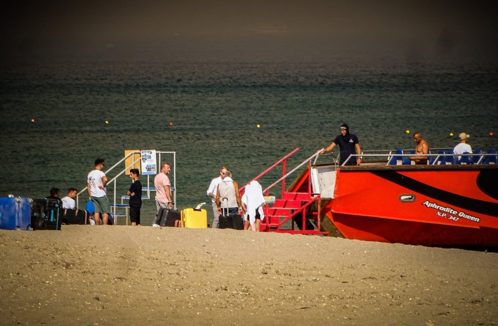Σοκάρει Βρετανός τουρίστας για τη φωτιά στη Ρόδο: Ζήσαμε την «Κόλαση του Δάντη» – «Ο ουρανός σκοτείνιασε»