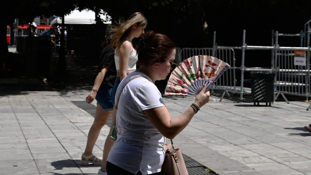 Θα «λιώσουμε»: Έρχεται τρίτο «κύμα» καύσωνα – Η θερμοκρασία θα ξεπεράσει τους 45 βαθμούς!