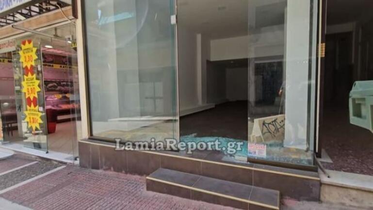 Λαμία: Τζαμαρία καταστήματος έγινε… θρύψαλα λόγω του καύσωνα (βίντεο)