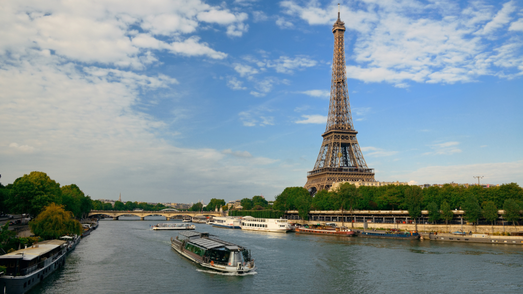Παρίσι: Aνοίγουν και πάλι για κολύμβηση τρεις περιοχές στον Σηκουάνα