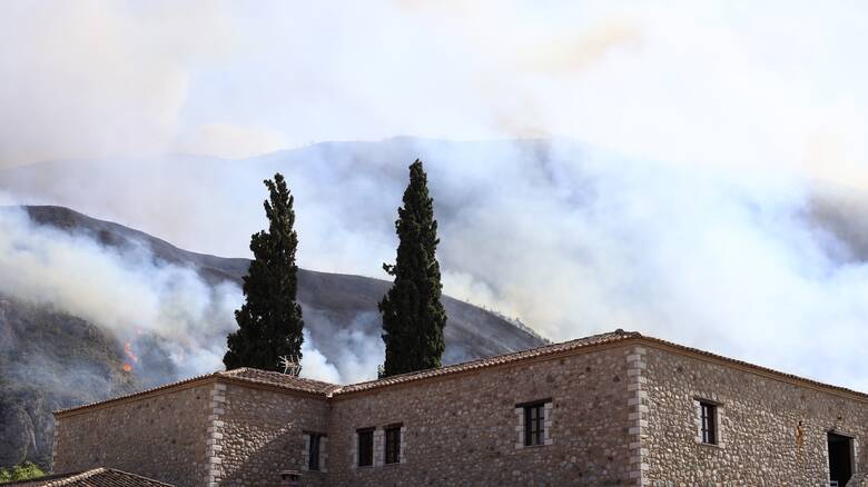 Αίγιο: 83χρονη βρέθηκε απανθρακωμένη σε σπίτι που είχε «τυλιχτεί» στις φλόγες