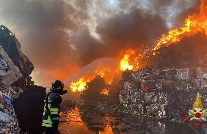 Ιταλία: Επτά οι νεκροί από τις πυρκαγιές και τις πλημμύρες