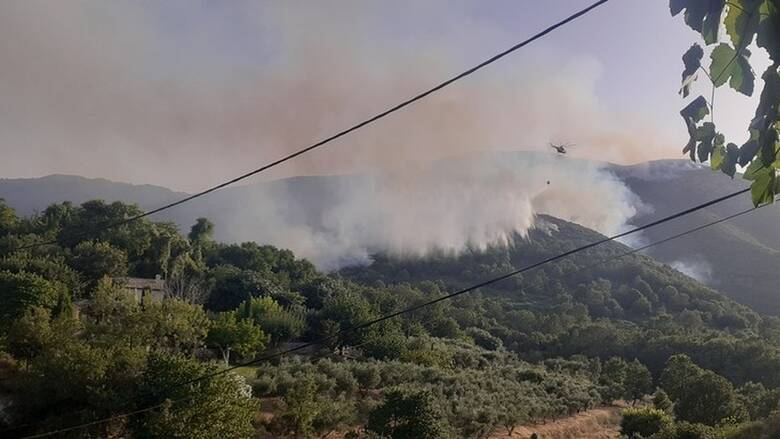 Κέρκυρα: Εκκενώνεται το χωριό Λούτσες – Εξαπλώνεται η φωτιά