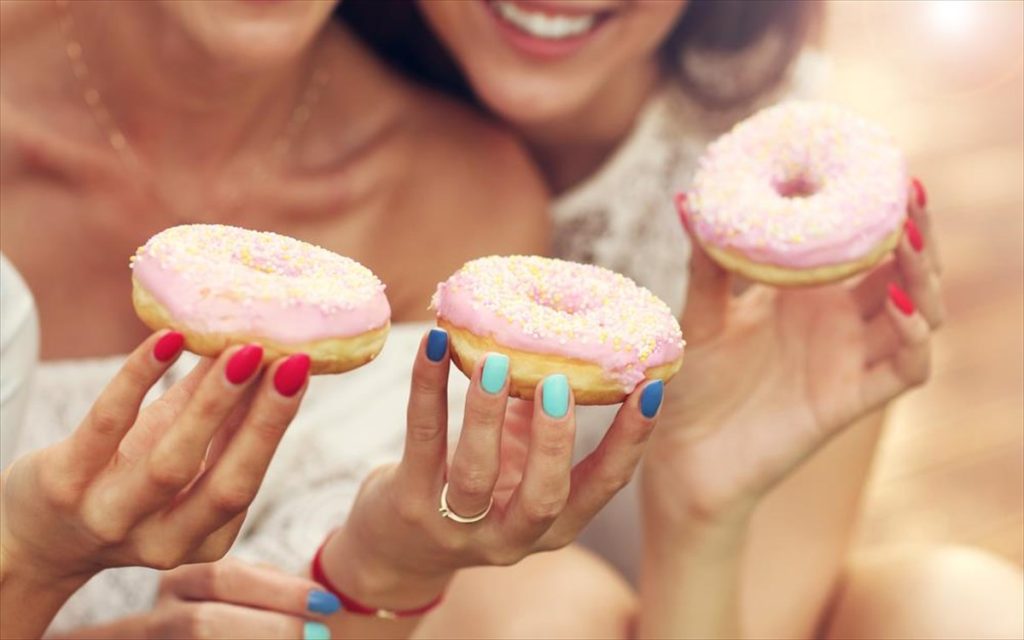 Απογευματινή λιγούρα: Αυτά είναι τα σνακ που τρώνε οι διαιτολόγοι για να «κόψουν» την πείνα τους