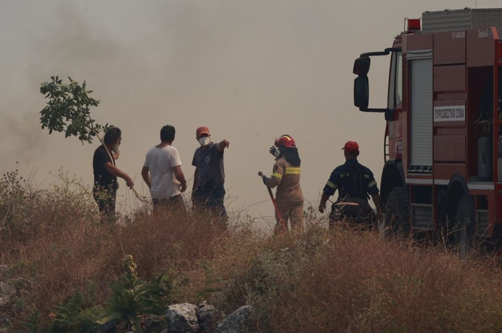 Πύρινη κόλαση στην Κέρκυρα: Νέο μήνυμα από το «112» για εκκένωση του οικισμού Ημερολιά