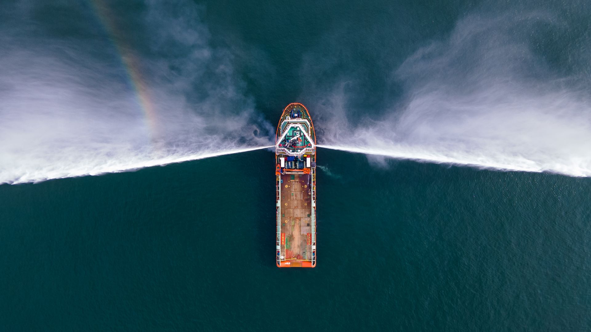 Ολλανδία: Φορτηγό πλοίο «τυλίχθηκε» στις φλόγες – Ένας νεκρός