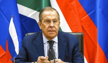 Σ.Λαβρόφ: «Οι Δυτικοί πολεμούν απευθείας τη Ρωσία»