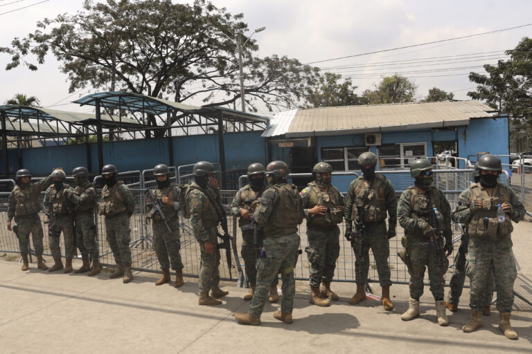 Ισημερινός: Παραμένουν όμηροι 17 εργαζόμενοι της υπηρεσίας φυλακών