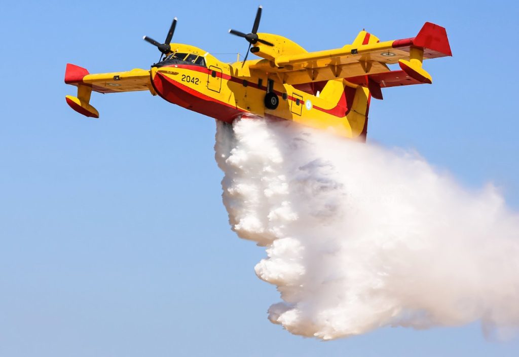 Η Γαλλία στέλνει ακόμη δύο Canadair στην Ελλάδα μέσω του rescEU (φώτο)