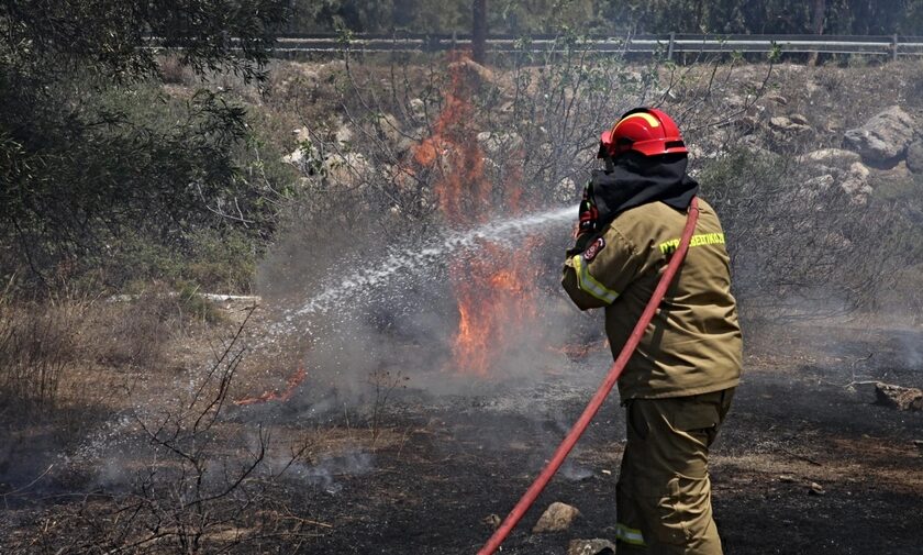 ΕΕ: Πάνω από 350 πυροσβέστες και 50 οχήματα εστάλησαν στην Ελλάδα για την αντιμετώπιση των πυρκαγιών