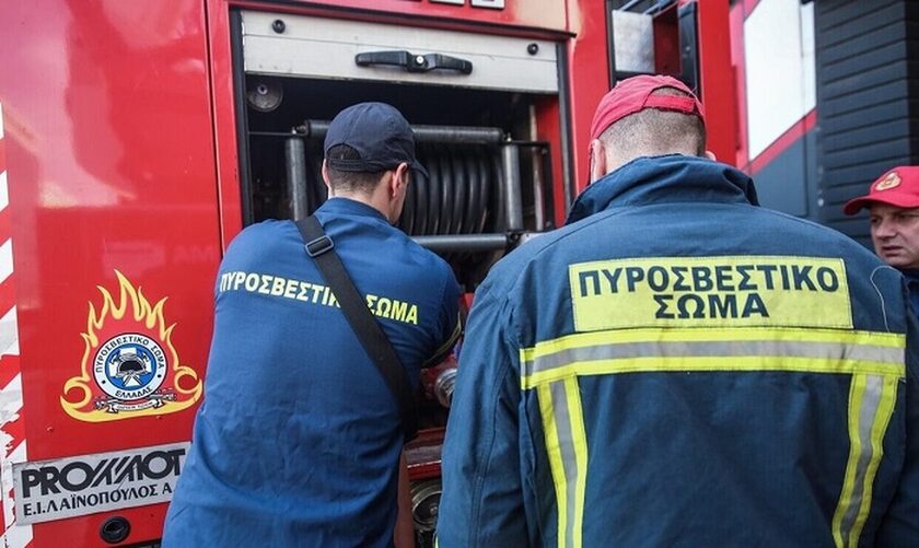 Θεσσαλονίκη: Στις φλόγες τυλίχτηκε εταιρία ανακύκλωσης στο Ωραιόκαστρο