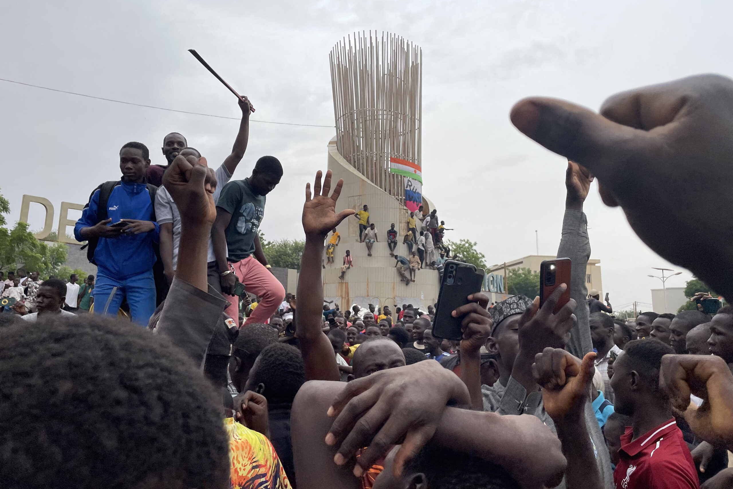 Νίγηρας: Το υπουργείο Εσωτερικών απαγορεύει τις διαδηλώσεις μετά το πραξικόπημα