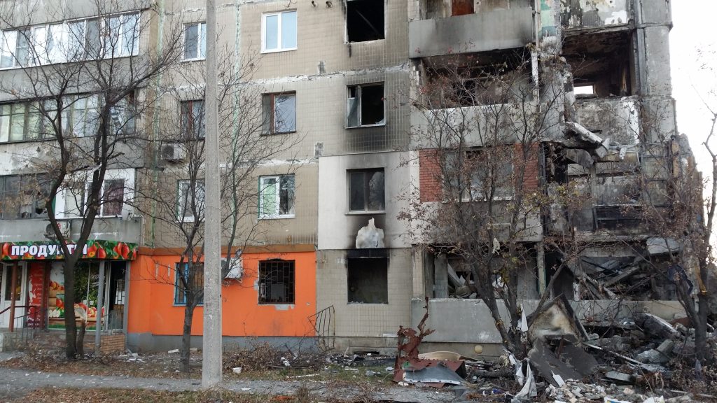 Βίντεο: Η στιγμή τυφλού ουκρανικού κτυπήματος μέσα στην πόλη του Ντόνετσκ – Ήθελαν νεκρούς αμάχους