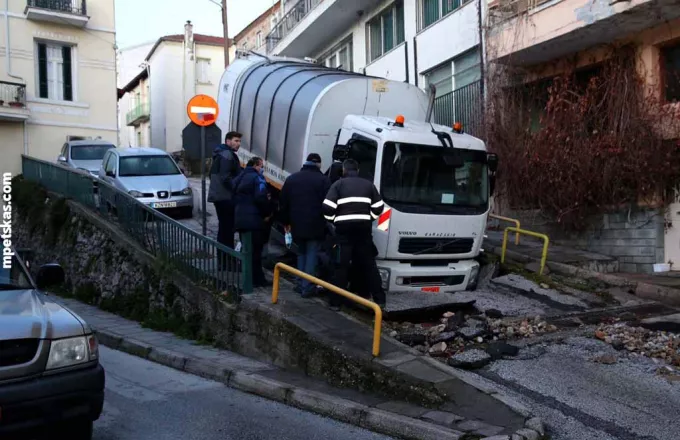 Θεσσαλονίκη: Αυτοκίνητο έπεσε πάνω σε απορριμματοφόρο στις Συκιές – Τραυματίστηκε εργαζόμενη