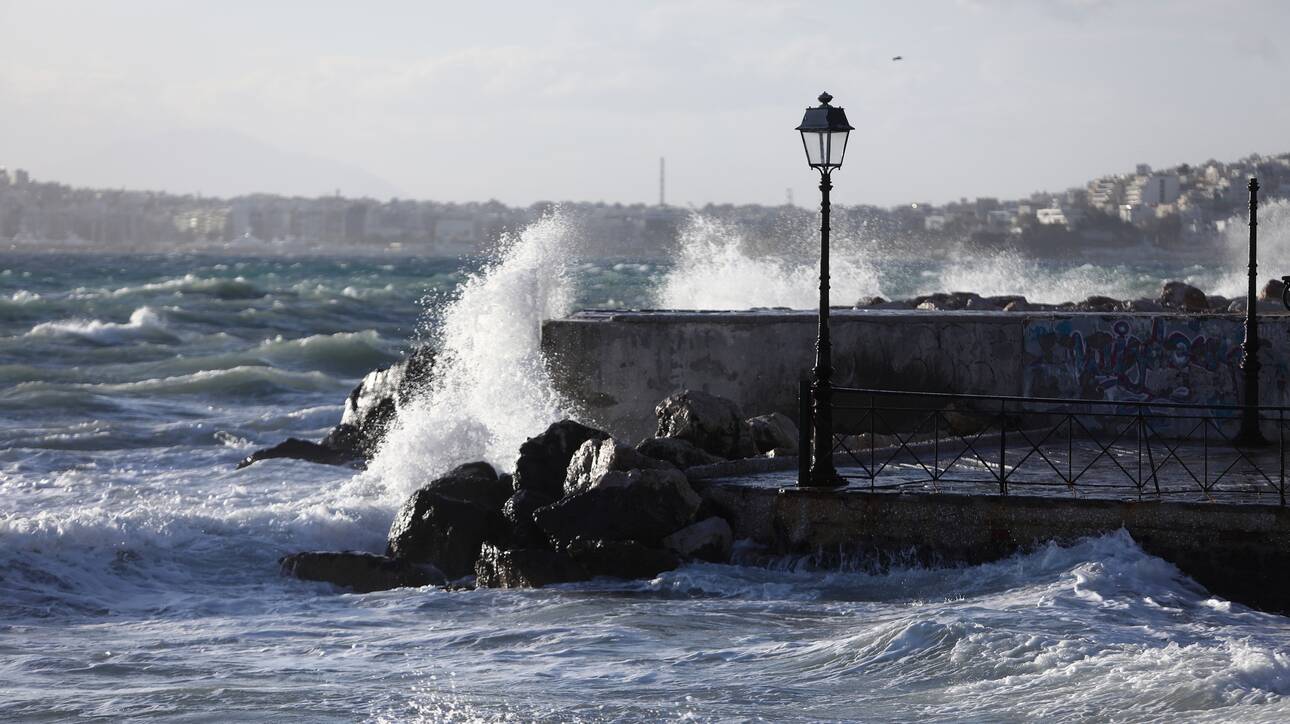 Καιρός: Ισχυροί άνεμοι έως 7 μποφόρ και 37 βαθμοί Κελσίου σήμερα