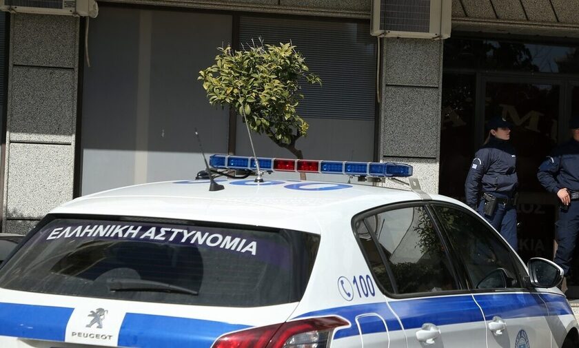 Πάτρα: Θύμα ανθρωποκτονίας η 55χρονη που βρέθηκε νεκρή στο σπίτι της – Τι ερευνά η ΕΛ.ΑΣ.