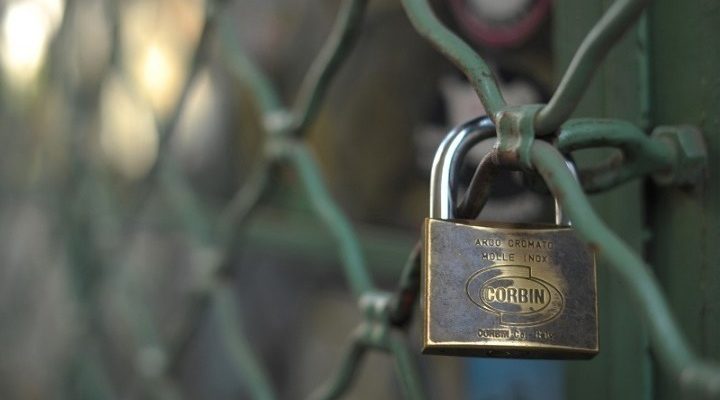 Στη «φάκα» της ΑΑΔΕ για φοροδιαφυγή γνωστά κλαμπ σε Άλιμο και Σαντορίνη