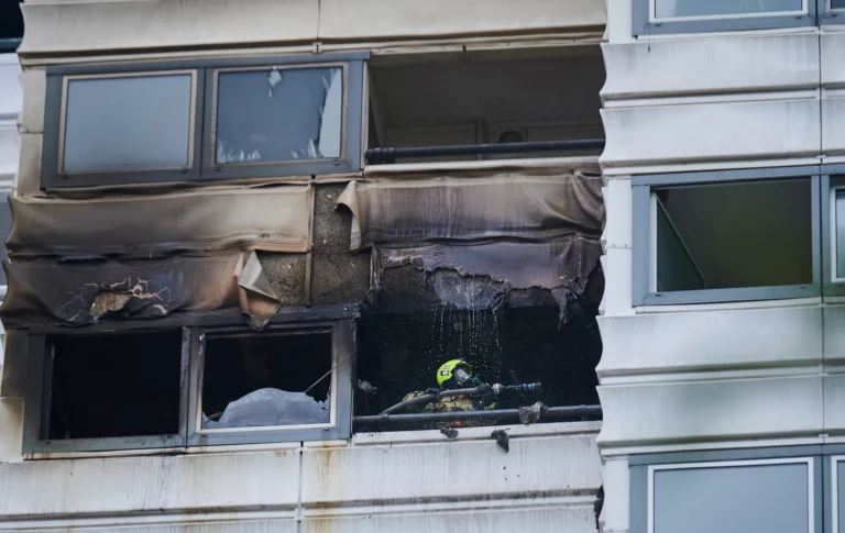 Βερολίνο: Νεκρά δύο άτομα που πήδηξαν από τον 12ο όροφο πολυκατοικίας για να σωθούν από φωτιά