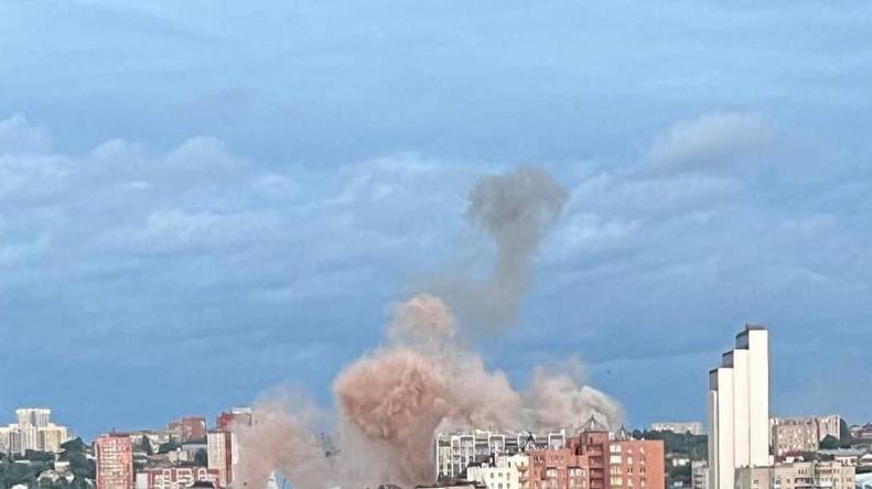 Βίντεο: «Κατεδαφίστηκε» με Iskander-Μ ή υπερ-υπερηχητικό Kinzhal το αρχηγείο της ουκρανικής «ΕΥΠ» στo Ντνιπρό – Εκατοντάδες νεκροί (upd)