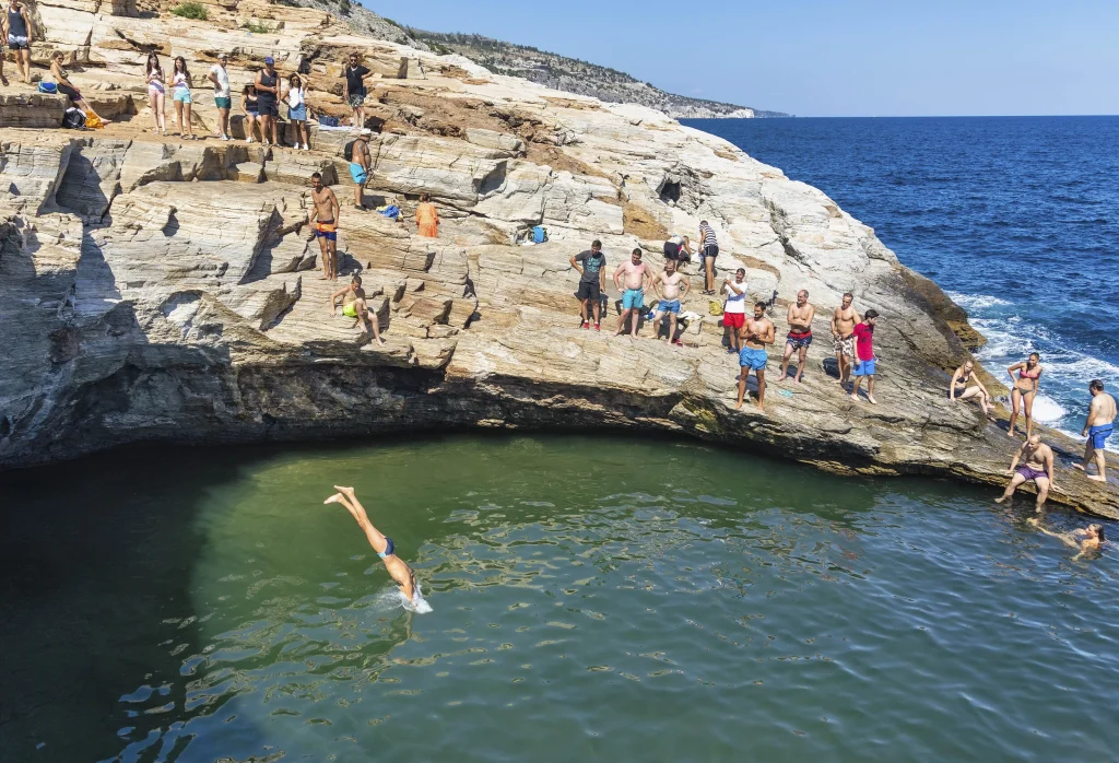 Θάσος: Τραυματίστηκαν δύο άτομα από βουτιές στην «Γκιόλα»