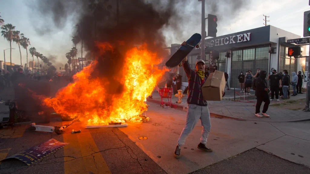 ΗΠΑ: Καταρρέει το άλλοτε ακμάζον Σαν Φρανσίσκο – Οι δρόμοι έχουν μετατραπεί σε πεδίο μάχης από τους αστέγους (βίντεο)