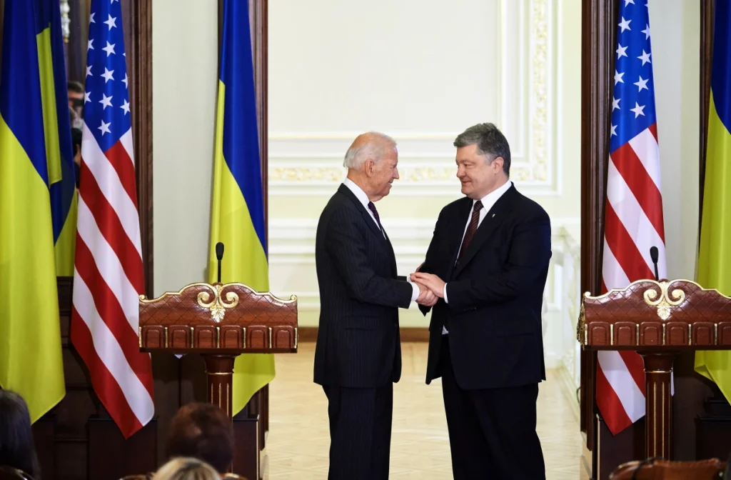 Ντόναλντ Τραμπ για Τζο Μπάιντεν: «Είναι ένας διεφθαρμένος πρόεδρος – Έχει πάρει λεφτά από τους Ουκρανούς»