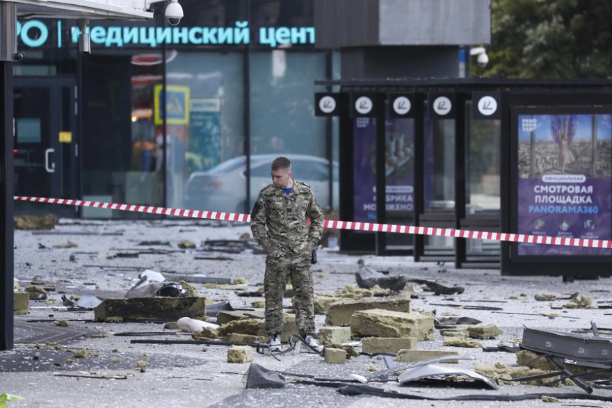 Επίθεση με drone στη Μόσχα: Χτυπήθηκε κτήριο που στεγάζει υπηρεσίες υπουργείων – «Δείχνουν» τους Ουκρανούς