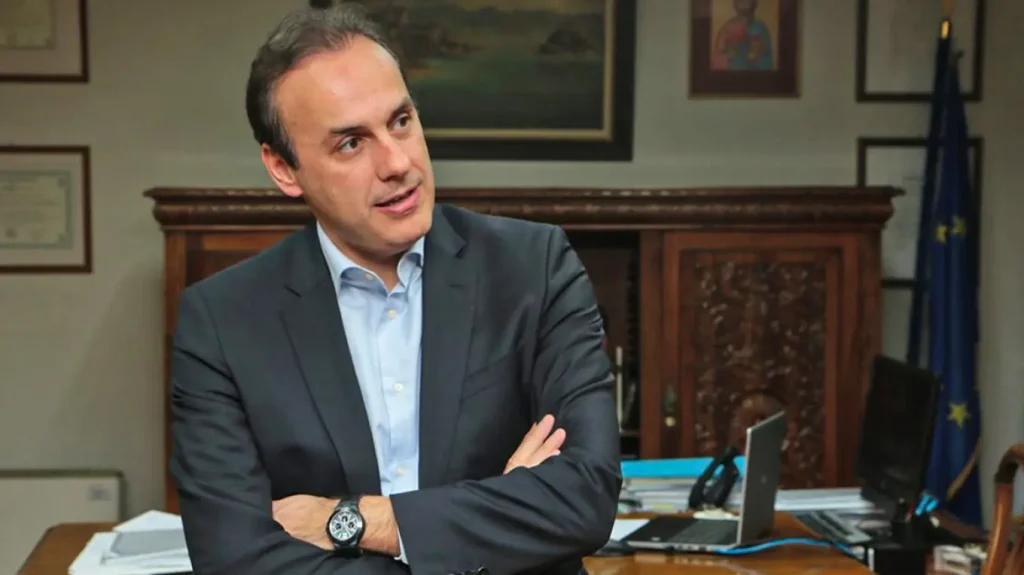 «Έκανε πίσω» ο δήμαρχος της Γλυφάδας Γ.Παπανικολάου: Δεν πάει για Περιφέρεια