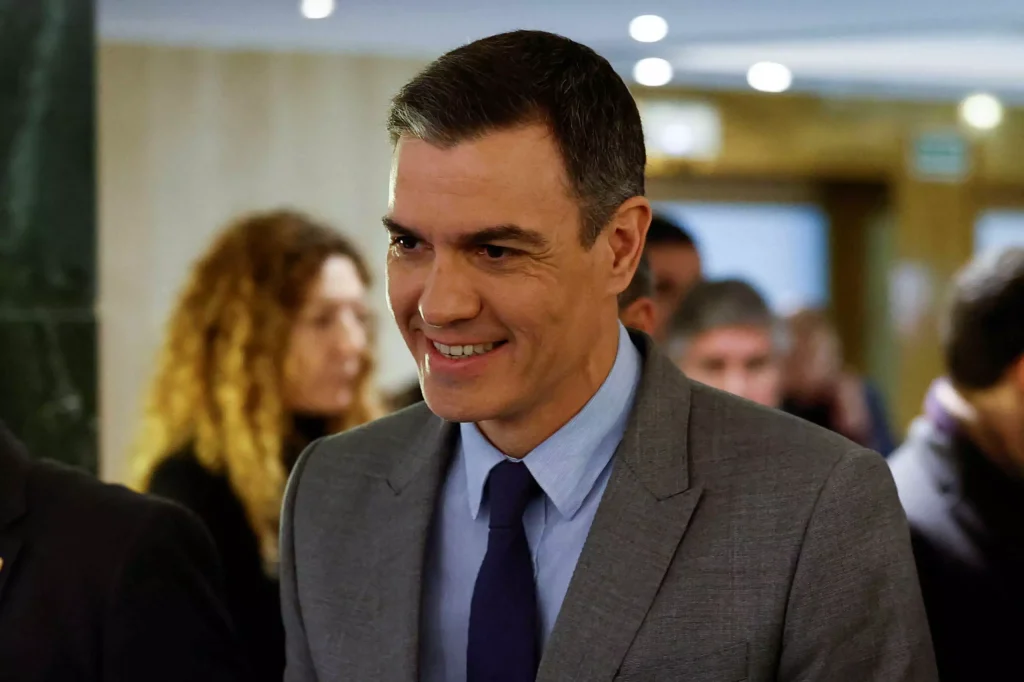 Ισπανία: Ο Π.Σάντσεθ δέχεται να συναντηθεί με τον Α.Ν.Φεϊχό αλλά μετά την ορκωμοσία της νέας Βουλής