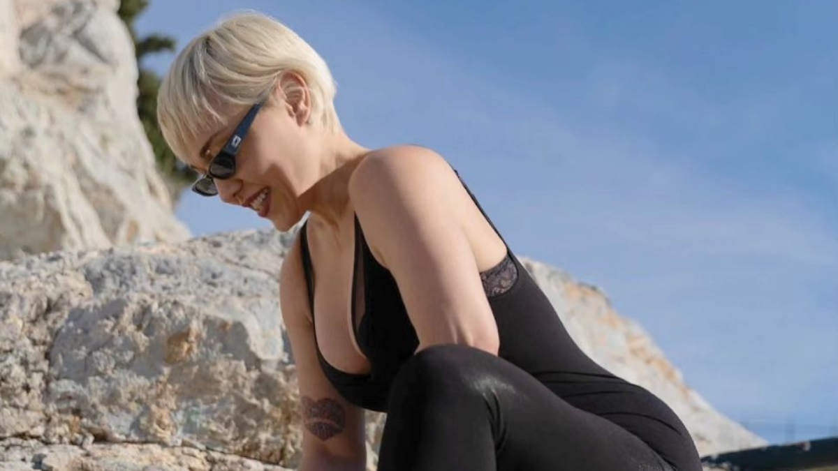 Πηνελόπη Αναστασοπούλου: Ποζάρει με μαγιό και αναστατώνει με την «καυτή» της πόζα (φωτο)