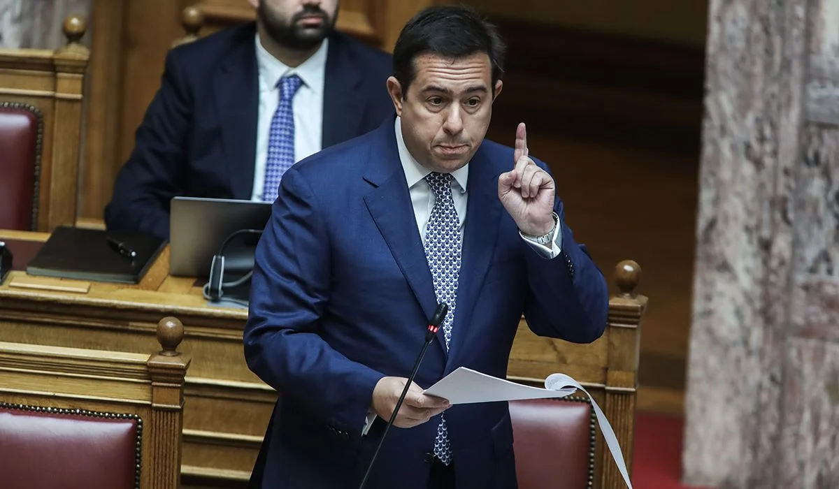 Το πρώτο μήνυμα του Νότη Μηταράκη μετά την «καρατόμησή» του: «Επισκέφτηκα την Πάτμο για να δω την οικογένειά μου»