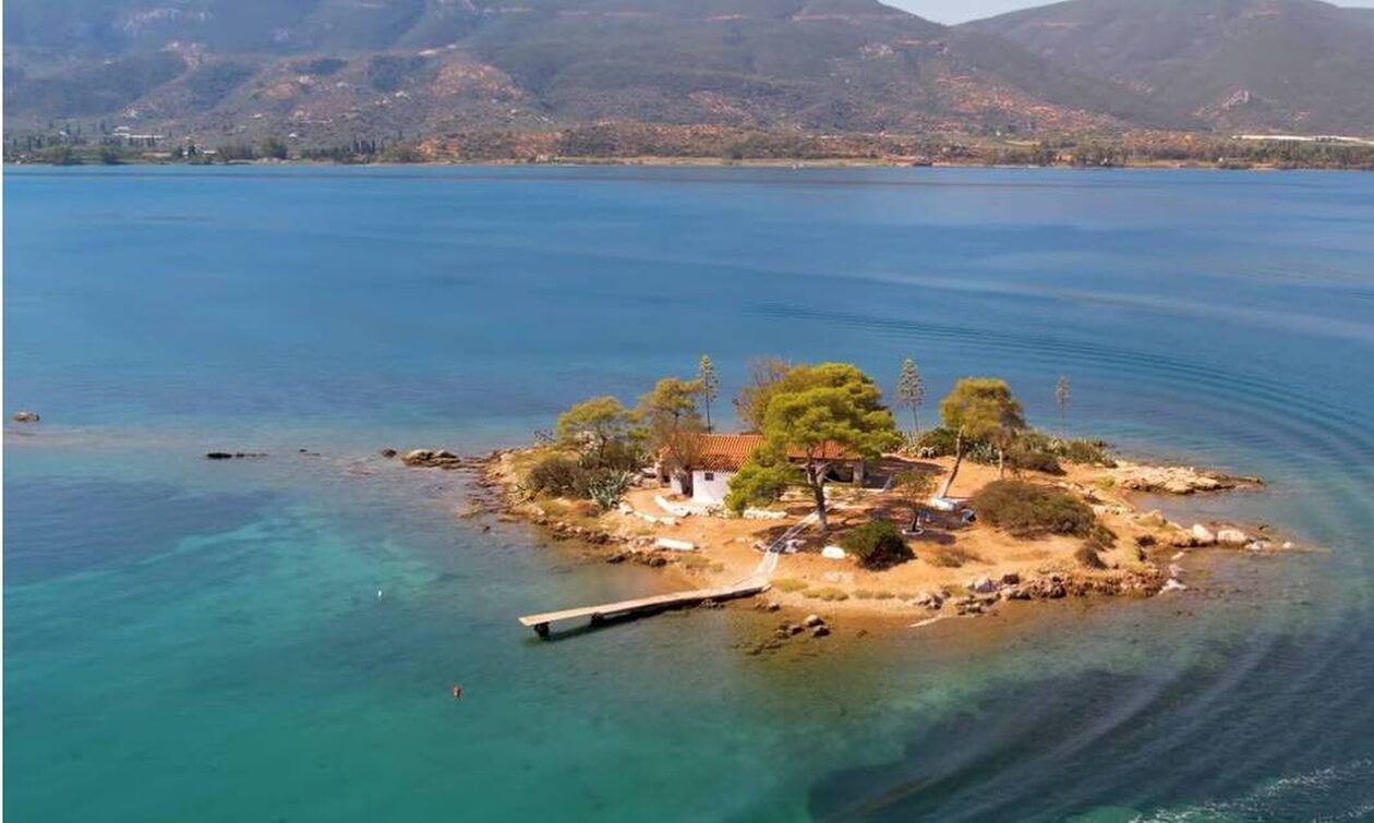 Αυτό είναι το νησάκι του «έρωτα» που ελάχιστοι γνωρίζουν – Τα καταγάλανα νερά του εντυπωσιάζουν