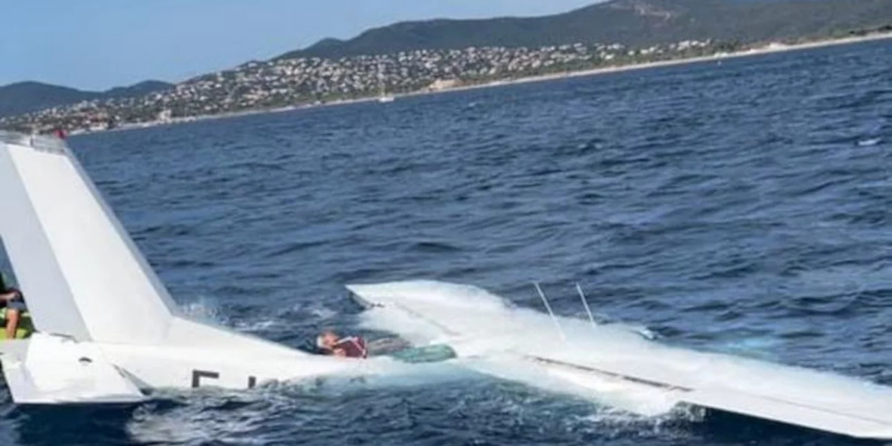 Γαλλία: Αναγκαστική προσθαλάσσωση τουριστικού αεροσκάφους στην Κυανή Ακτή – Σώοι οι τρεις επιβάτες