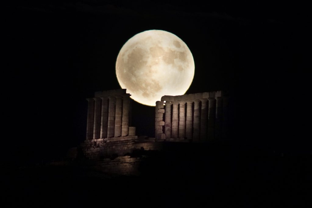 Ιδιαίτερος ο φετινός Αύγουστος: Το φαινόμενο με τις δύο πανσελήνους που θα γίνει ξανά το 2037